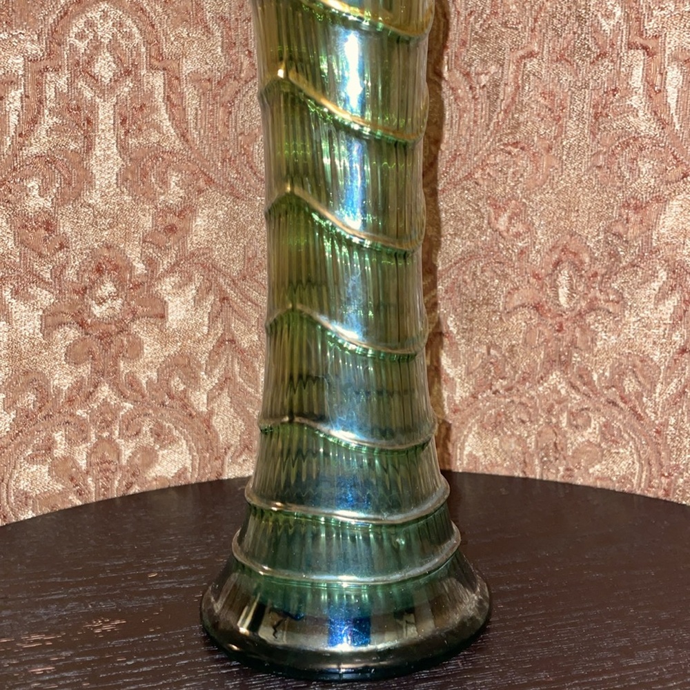 NWOT Vintage 1930’s Imperial Ripple Green Carnival Glass Vase. - Picture 3 of 7
